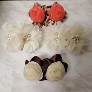 Set of 4 girls hair bows w/ snap clasp.
